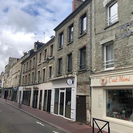 Duplex Parapluies De Cherbourg Netflix Parking Exterior foto