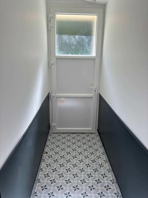 Duplex Parapluies De Cherbourg Netflix Parking Exterior foto