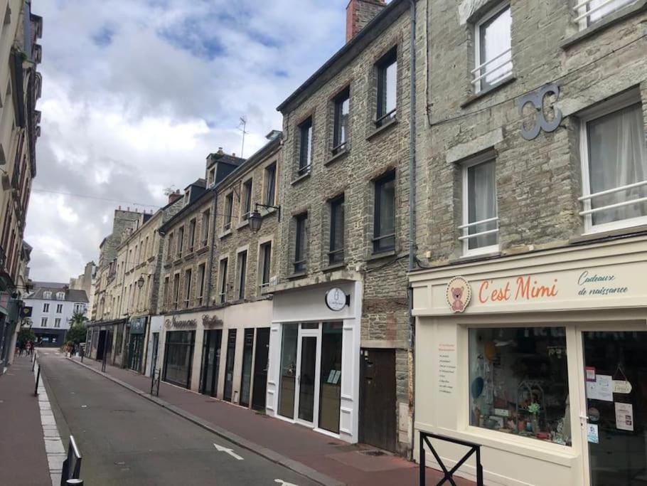 Duplex Parapluies De Cherbourg Netflix Parking Exterior foto