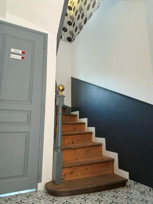 Duplex Parapluies De Cherbourg Netflix Parking Exterior foto